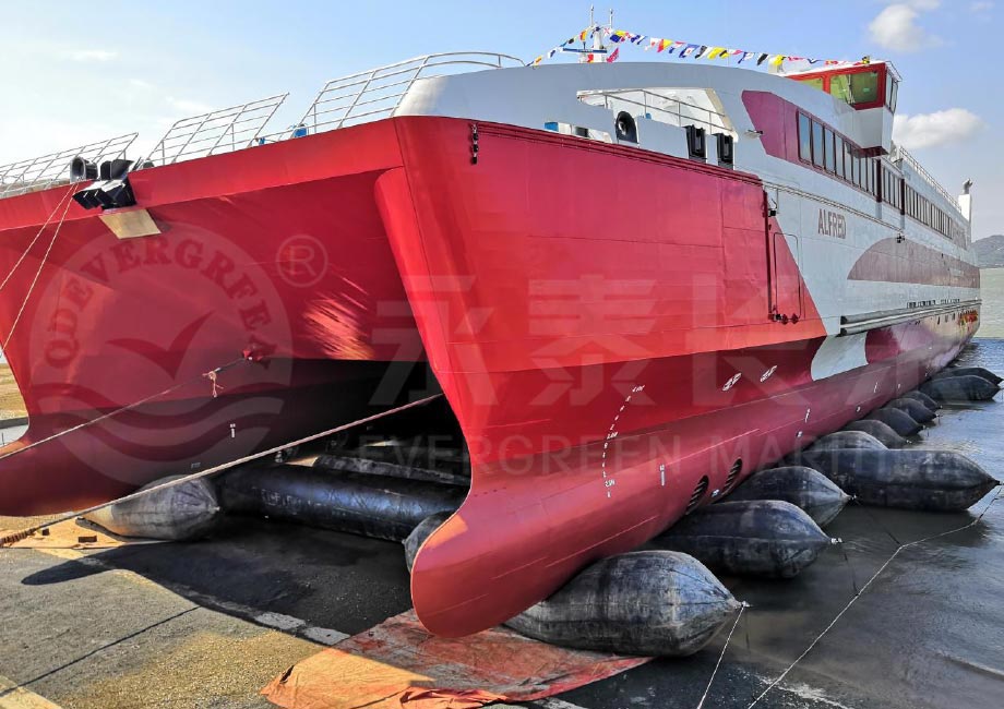 1,100-tons-catamaran-launched-with-Evergreen-Launching-Airbags