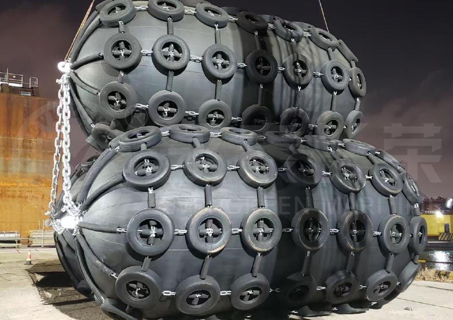 Combination-of-Evergreen-pneumatic-fenders-for-VLCC-berthing