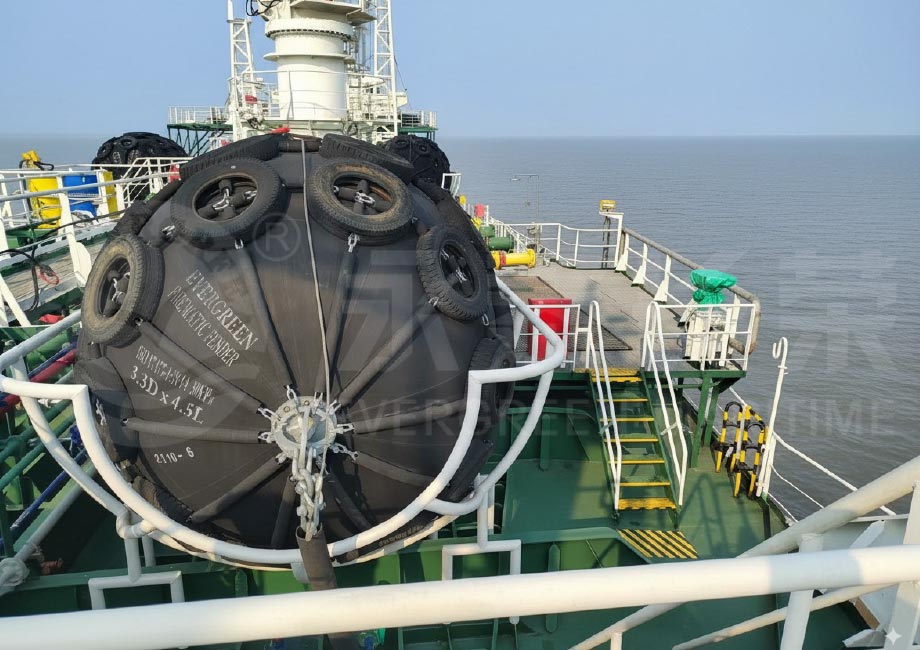 Evergreen-CTN-type-fenders-on-pipe-laying-barge