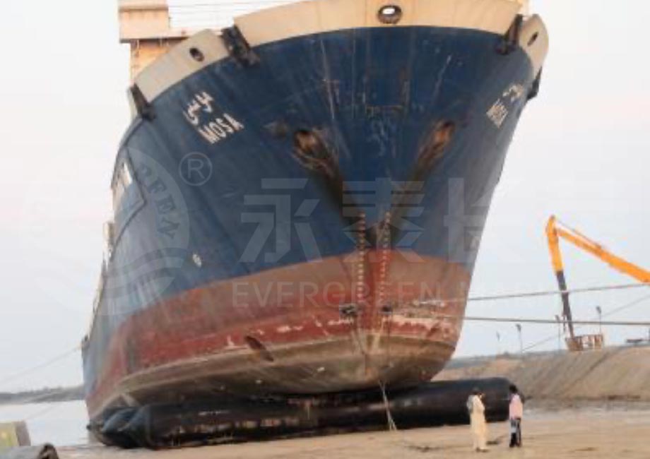 Evergreen-Ship-drydocking-Airbags