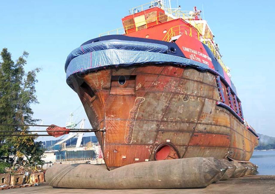 Tugboat-launched-with-ship-launching-airbags