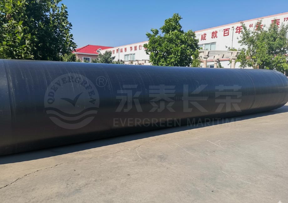 Evergreen-ship-drydocking-airbags-with-durable-outer-skin