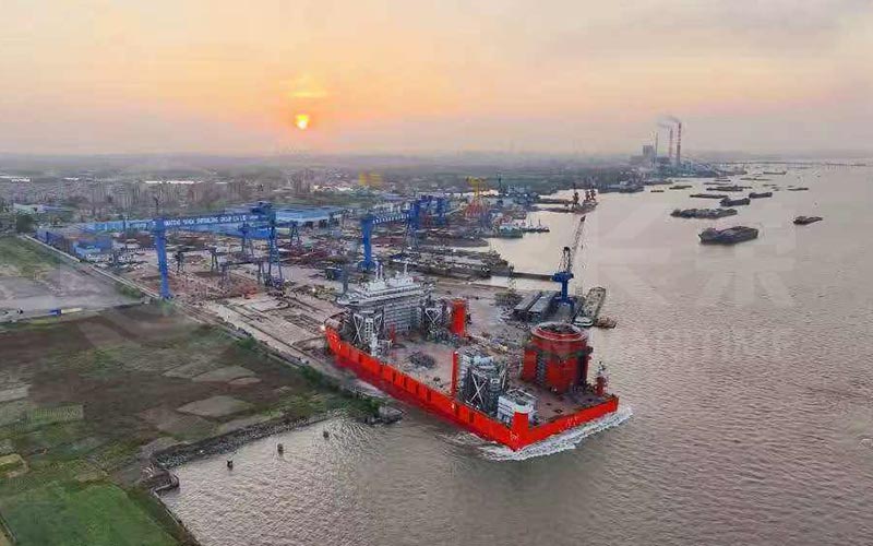 Evergreen-Maritime-Sets-a-New-World-Record-with-Marine-Airbag-Launch-of-a-30,500-Ton--Platform