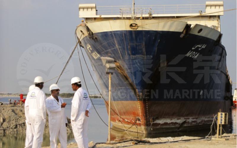 Qingdao-Evergreen-Dry-docking-Operation-in-Dubai