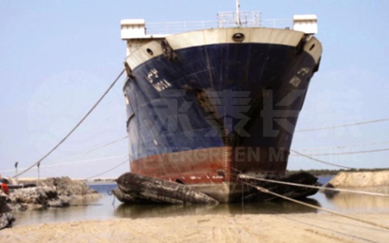 Qingdao-Evergreen-Dry-docking-Operation-in-Dubai
