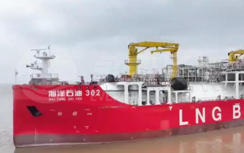 Evergreen-Maritime-Supports-CNOOC-12,000-CBM-LNG-Carrier-and-Bunker-Vessel-for-STS-Operation