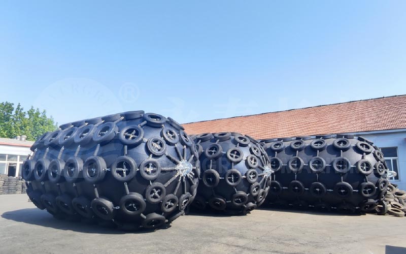 Qingdao-Evergreen-3.3m-×-6.5m-Evergreen-pneumatic-fenders-for-Greece